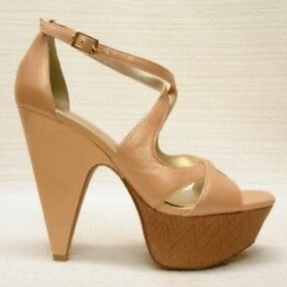 Gorgeous shimmery nude/tan sandals